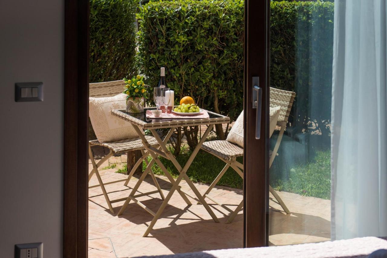 Relais Del Borgo- Domo Hotel Porto San Paolo  Exterior photo