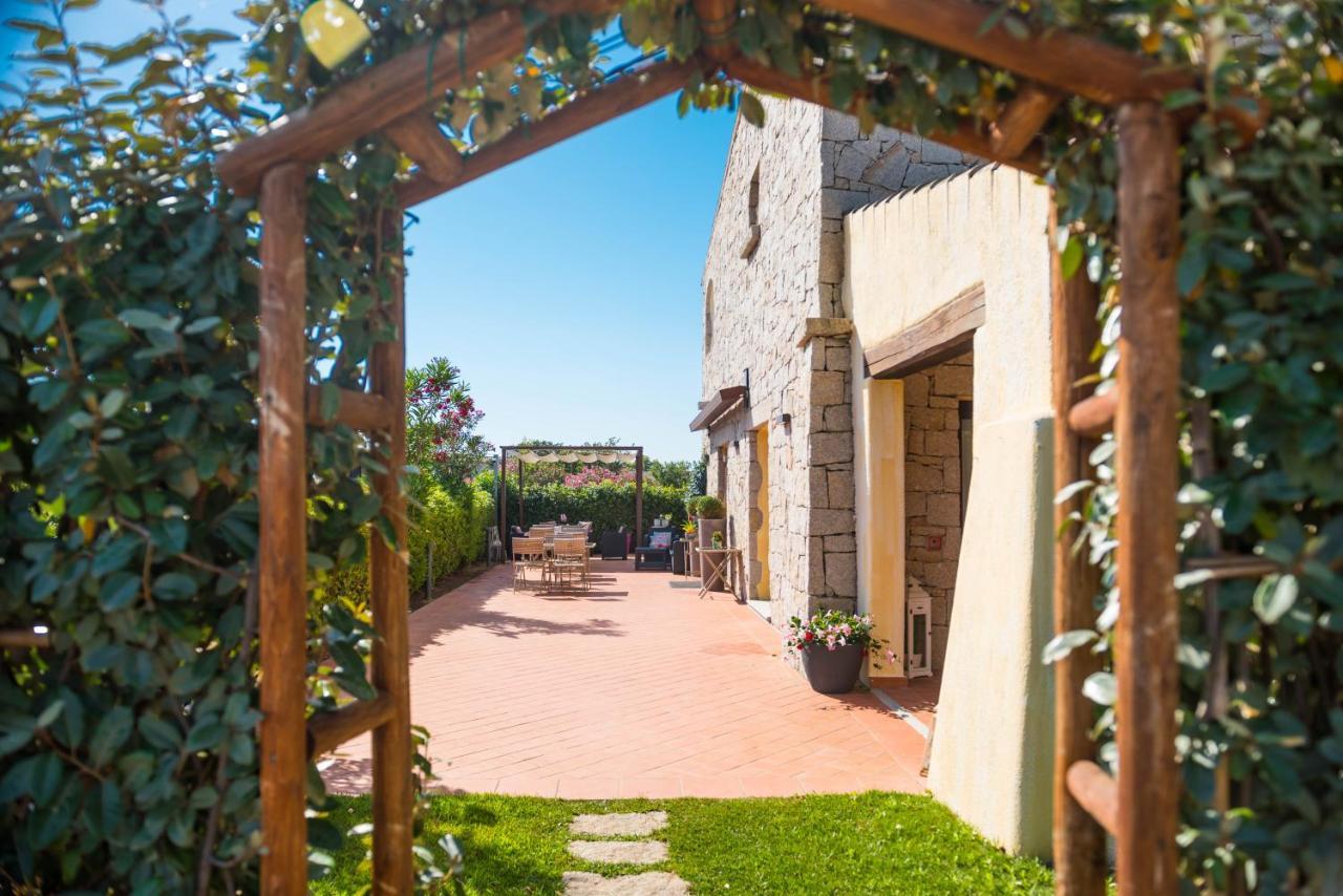 Relais Del Borgo- Domo Hotel Porto San Paolo  Exterior photo