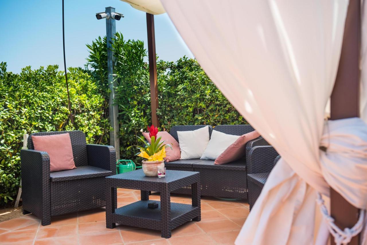 Relais Del Borgo- Domo Hotel Porto San Paolo  Exterior photo