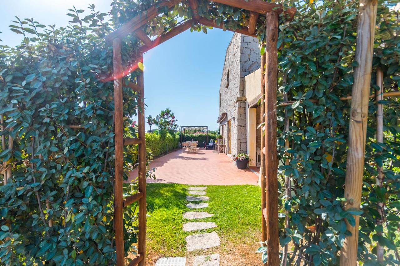 Relais Del Borgo- Domo Hotel Porto San Paolo  Exterior photo
