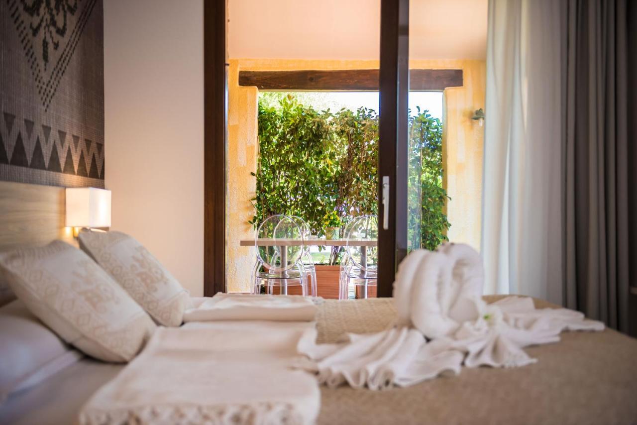 Relais Del Borgo- Domo Hotel Porto San Paolo  Exterior photo