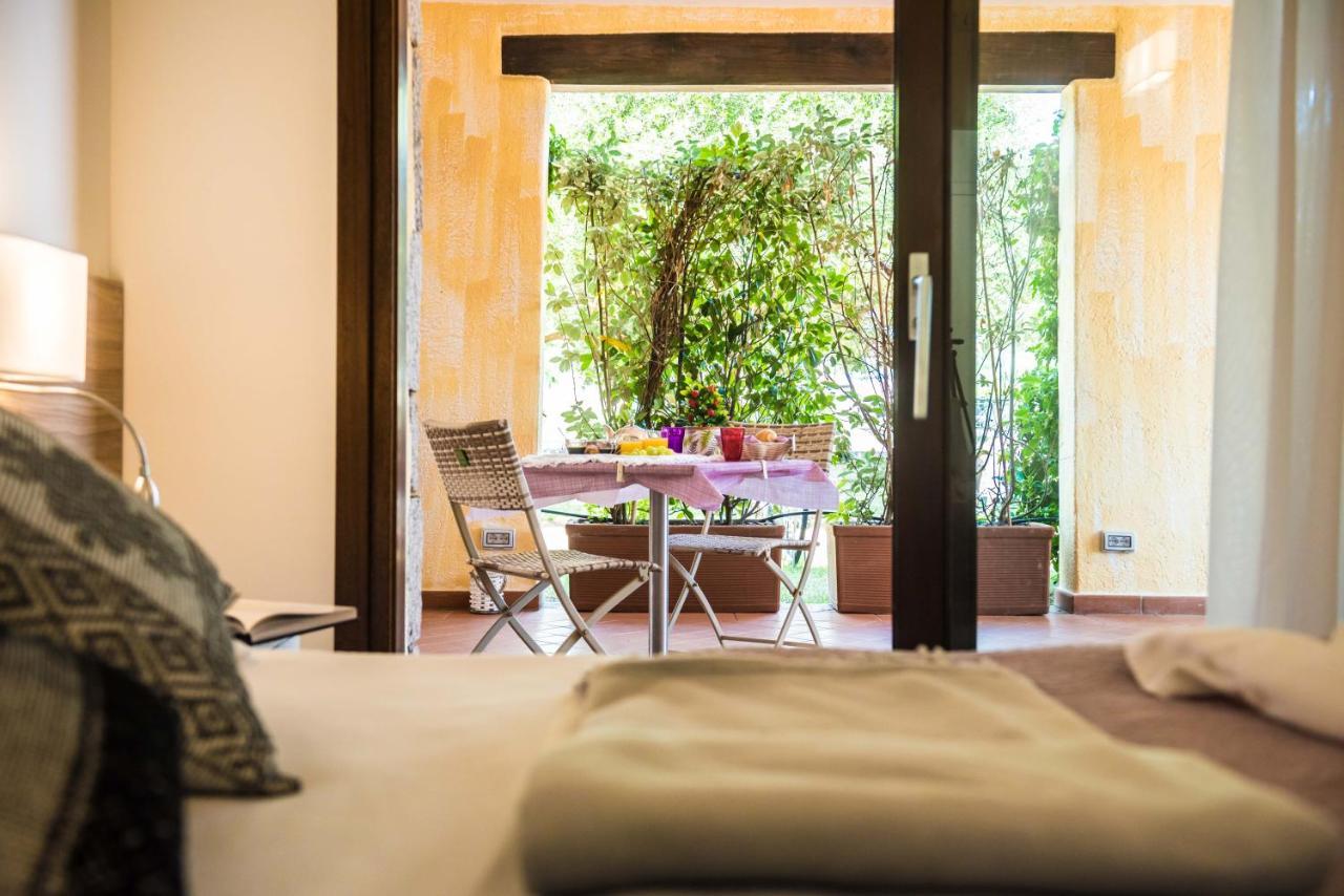 Relais Del Borgo- Domo Hotel Porto San Paolo  Exterior photo