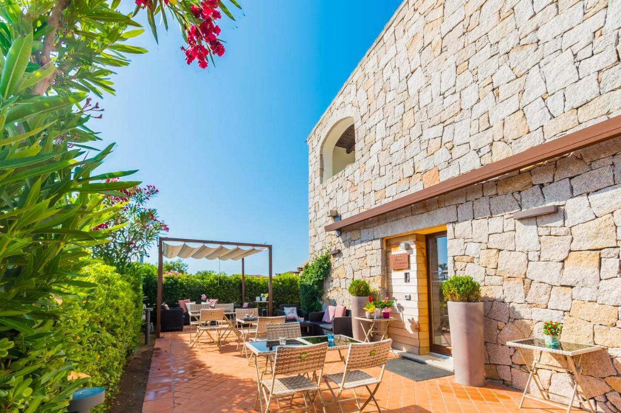 Relais Del Borgo- Domo Hotel Porto San Paolo  Exterior photo