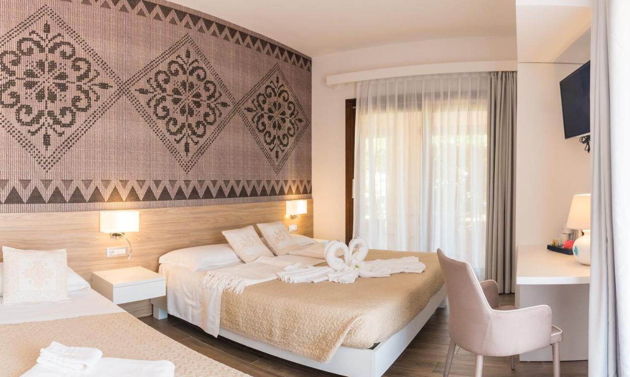 Relais Del Borgo- Domo Hotel Porto San Paolo  Exterior photo