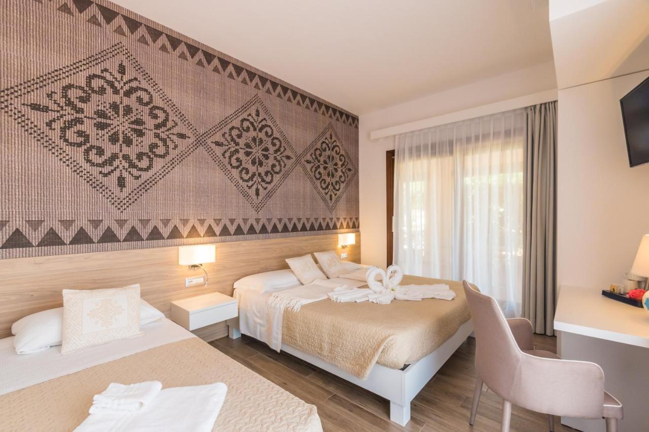Relais Del Borgo- Domo Hotel Porto San Paolo  Exterior photo