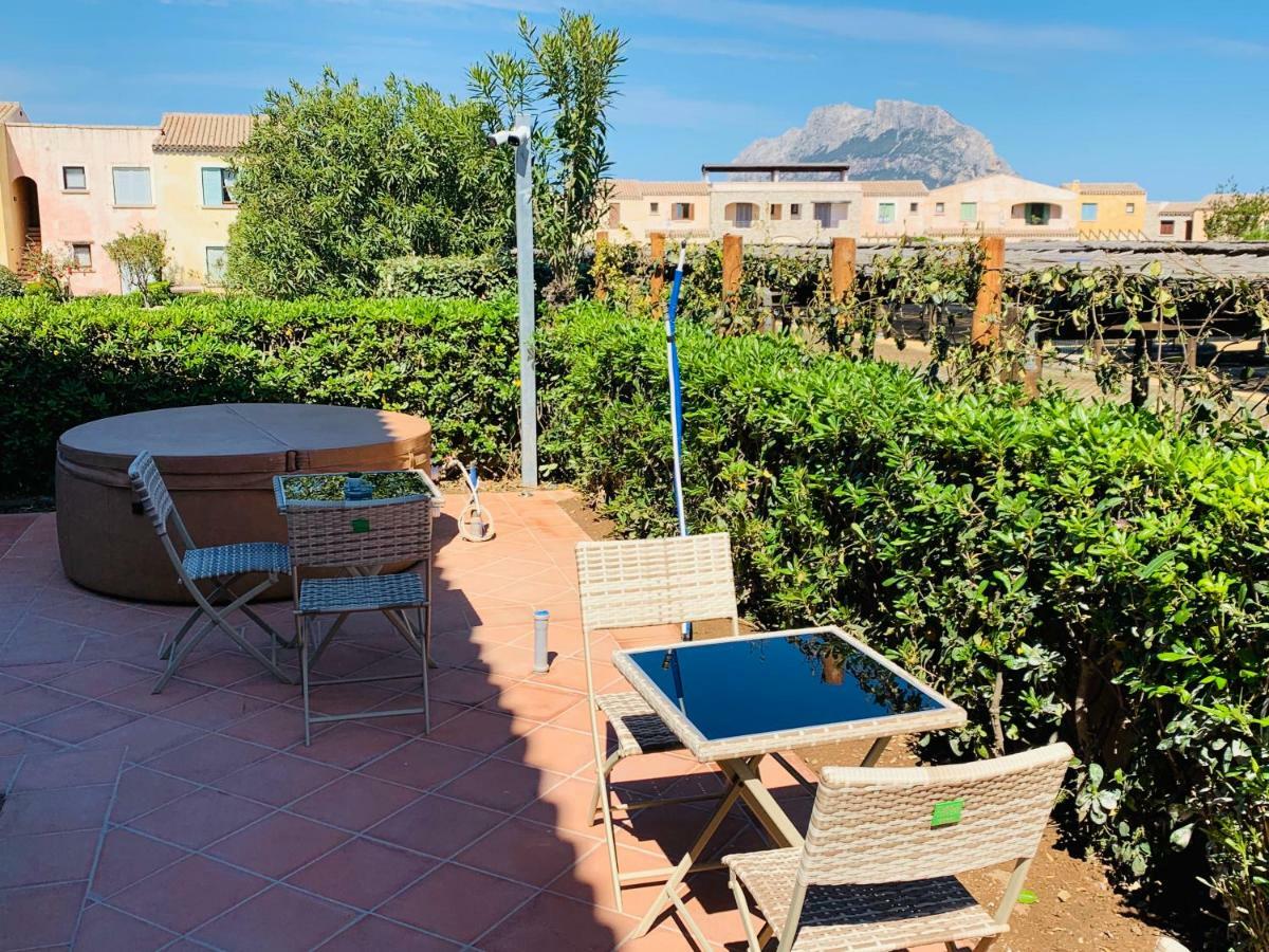 Relais Del Borgo- Domo Hotel Porto San Paolo  Exterior photo